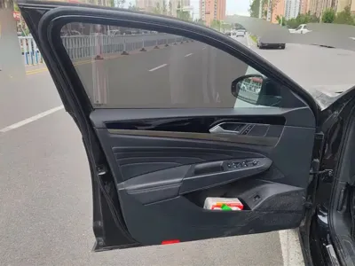 Volkswagen Passat 2021, 65700 км, за 91800 CNY - фото 7