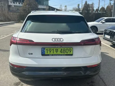 Audi Q8 e-tron 2024, 23000 км, за 78000000 KRW