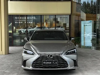 Lexus ES 2025, 5000 км, за 218000 CNY