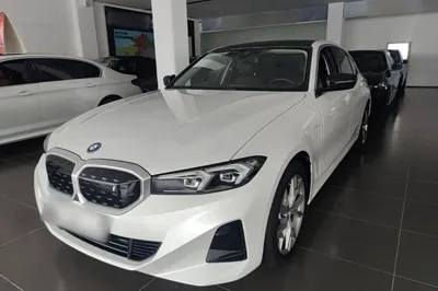 BMW i3 · 2022 год