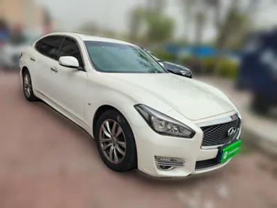 Infiniti Q70 2017, 63100 км, за 99552.99 CNY