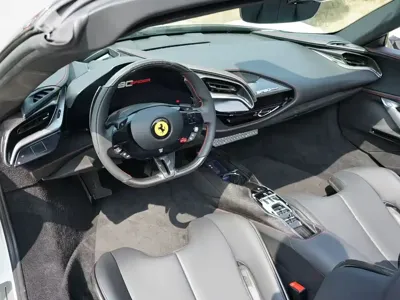 Ferrari SF90 2025, 2700 км, за 6470000 CNY