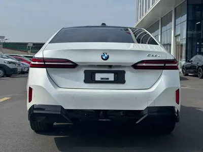 BMW 5 Series 2025, 10000 км, за 258000 CNY