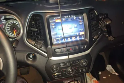 Jeep Cherokee 2016, 77100 км, за 47246.29 CNY - фото 10