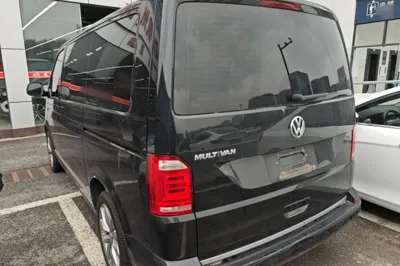 Volkswagen Multivan 2018, 156000 км, за 152036.58 CNY