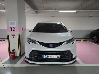 Toyota Sienna · 2024 год