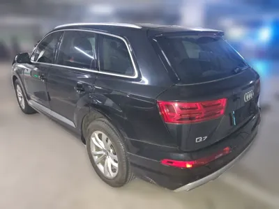 Audi Q7 2019, 85200 км, за 193708.13 CNY