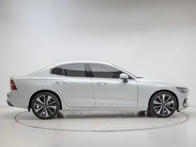 Volvo S60 2024, 10198 км, за 42500000 KRW