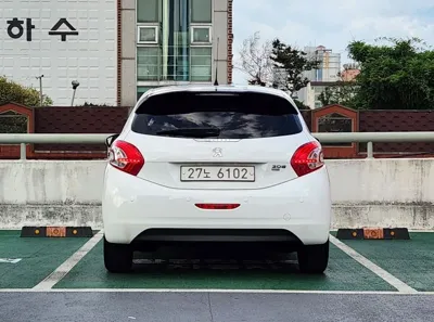Peugeot 208 2014, 58600 км, за 4600000 KRW