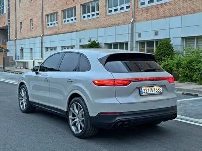 Porsche Cayenne 2023, 64000 км, за 91000000 KRW