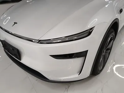 Tesla Model Y 2026, 100 км, за 284794.13 CNY