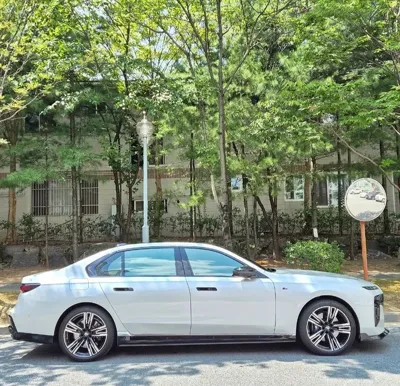 BMW i7 2023, 22000 км, за 143000000 KRW