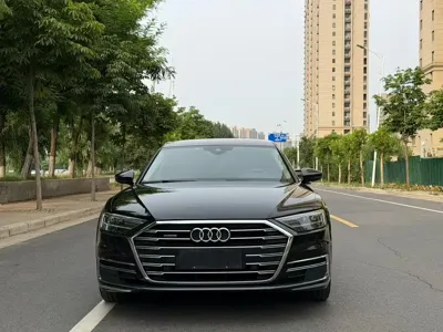 Audi A8 2021, 50000 км, за 296000 CNY