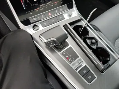 Audi A7L 2025, 5500 км, за 316300 CNY - фото 14