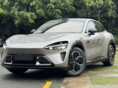 Xiaomi 小米YU7 · 2025 год