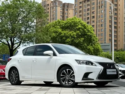 Lexus CT 2018, 40000 км, за 106800 CNY
