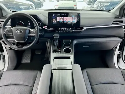 Toyota Sienna 2025, 10000 км, за 280300 CNY - фото 9
