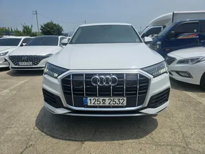 Audi Q7 · 2021 год