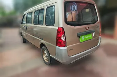 Wuling Rongguang 2017, 66300 км, за 25966.83 CNY
