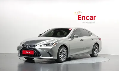 Lexus ES · 2023 год