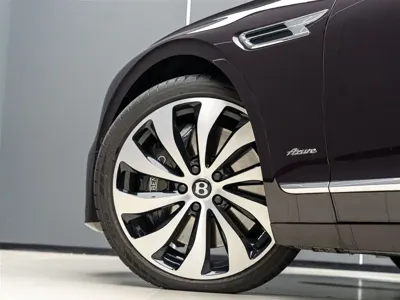 Bentley Flying Spur 2023, 98000 км, за 1880000 CNY - фото 6