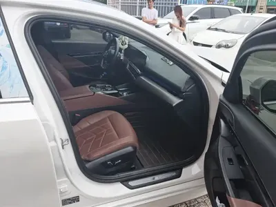 BMW 5 Series 2024, 25000 км, за 260000 CNY - фото 8