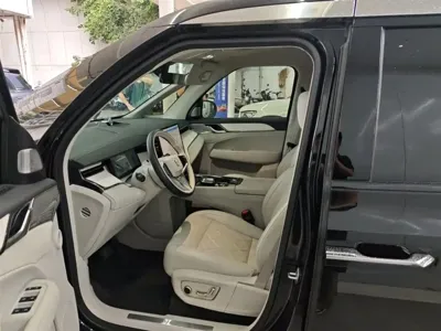 Volvo EM90 2025, 1500 км, за 428000 CNY