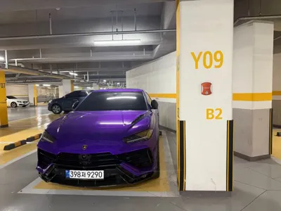 Lamborghini Urus 2023, 13000 км, за 379360000 KRW