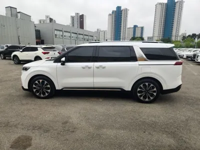Kia Canival 2023, 64925 км, за 34000000 KRW