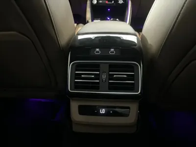 Audi Q5L 2025, 6000 км, за 288800 CNY - фото 9