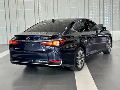 Lexus ES 2021, 20000 км, за 235799 CNY - фото 4
