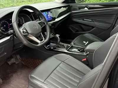 Volkswagen Passat 2023, 17000 км, за 109800 CNY