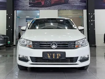 Volkswagen Santana 2018, 120000 км, за 20800 CNY
