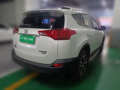 Toyota RAV4 2015, 97900 км, за 66490.76 CNY