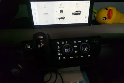 Land Rover Defender 2021, 50500 км, за 457183.83 CNY
