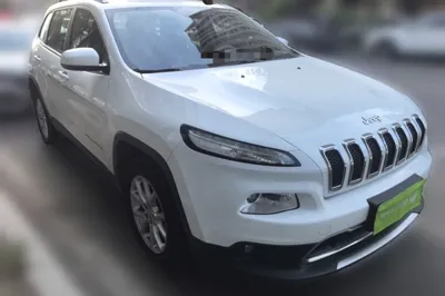 Jeep Cherokee 2017, 92600 км, за 42990.36 CNY