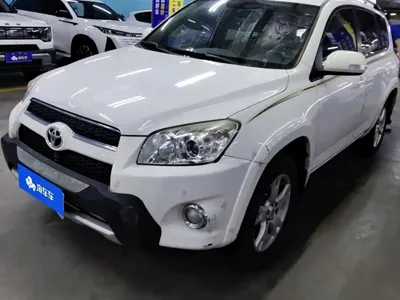 Toyota RAV4 · 2011 год