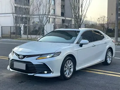 Toyota Camry · 2023 год