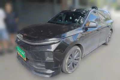 Li Auto L6 · 2025 год