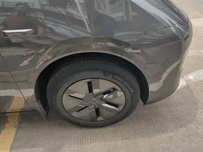 Li Auto Li MEGA 2025, 14700 км, за 478000 CNY - фото 6