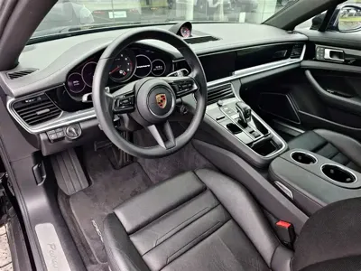 Porsche Panamera 2023, 26000 км, за 643000 CNY