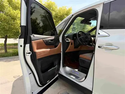 Toyota Vellfire 2024, 22000 км, за 753000 CNY