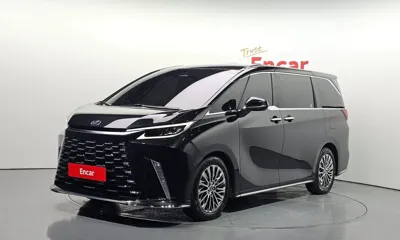 Lexus LM · 2025 год