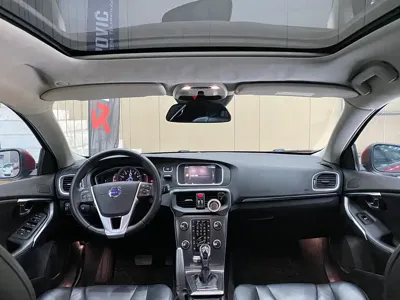 Volvo V40 2016, 110000 км, за 33800 CNY