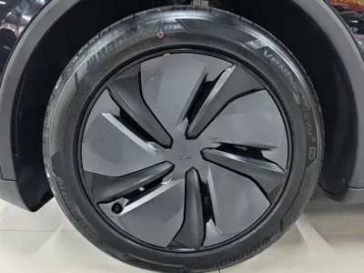 Tesla Model Y 2025, 25000 км, за 262800 CNY - фото 13