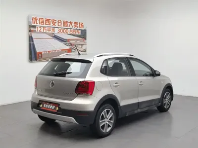 Volkswagen Polo 2013, 106900 км, за 20800 CNY