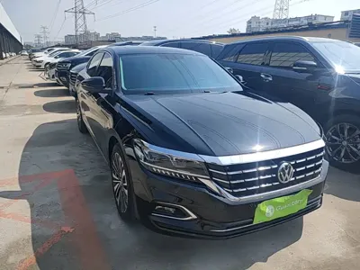 Volkswagen Passat 2019, 79100 км, за 82300 CNY