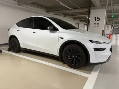 Tesla Model Y · 2025 год