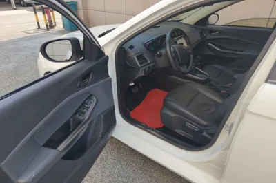 Ford Escort 2017, 63800 км, за 41098.83 CNY - фото 6