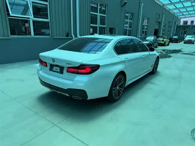 BMW 5 Series 2022, 29000 км, за 235000 CNY